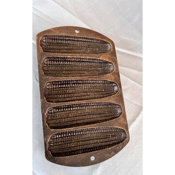 Vintage Lodge Cast Iron 527C2 - 5 Stick Corn Cob Cornbread Muffin Mold Pan 1960s - Picture 3 of 12